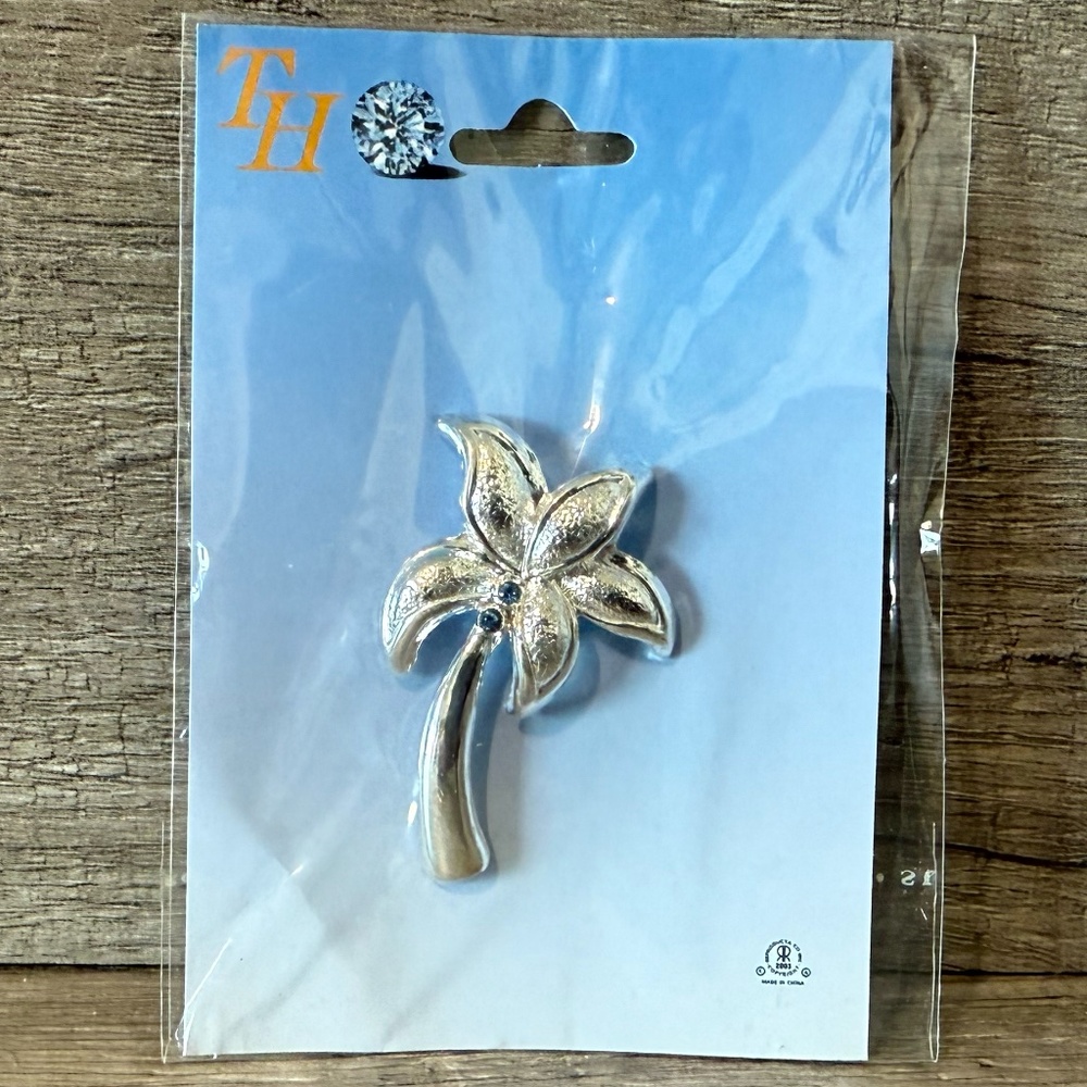 TH Flower Brooch